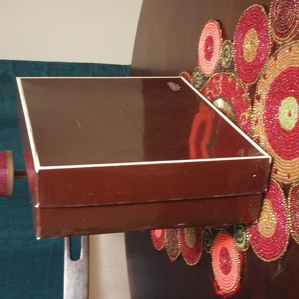 Vintage Coach Gift Box With Tissue - Picture 11 of 17